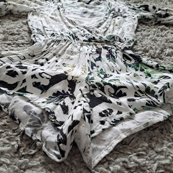 Blue Life | White , black & green deep v neck shorts romper/ Jumpsuit - Picture 9 of 11